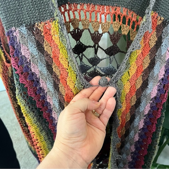 ✨ Forever 21 Multicolor Crochet Knit Vest Sz M | Boho Festival Layering Piece - Picture 4 of 7